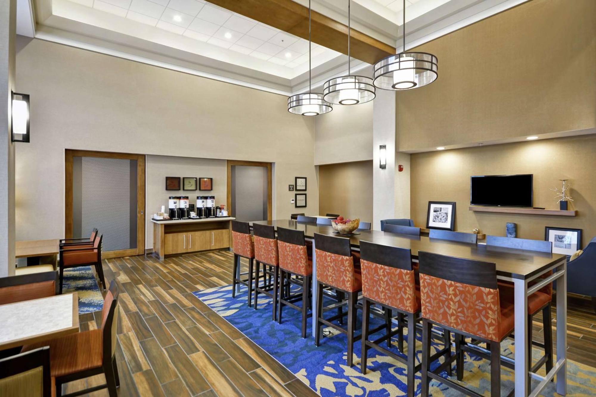 Hotel Hampton 3*